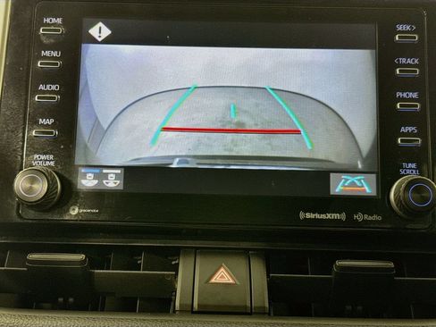 Used 2020 Toyota RAV4 XLE w/ Convenience Package FWD image 16