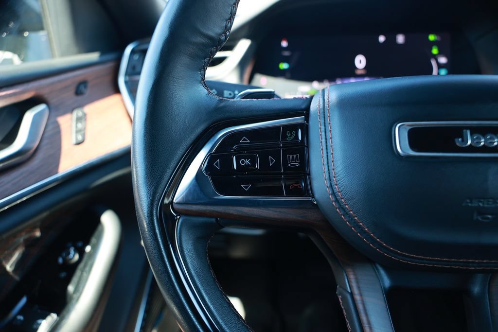 Used 2023 Jeep Grand Cherokee Summit w/ Luxury Tech Group V AWD/4WD image 27