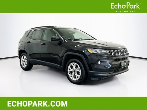 Used 2025 Jeep Compass Latitude AWD/4WD image 1