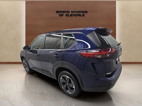 Used 2025 Nissan Rogue SV image 4