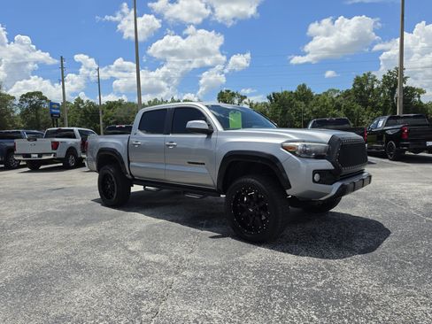 Used 2016 Toyota Tacoma SR5 RWD image 2