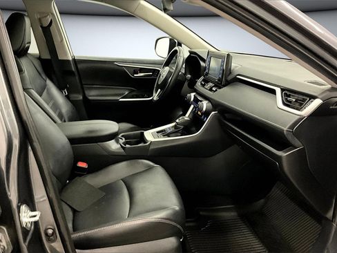 Used 2021 Toyota RAV4 XLE Premium image 29