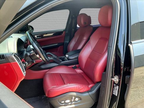 Used 2019 Porsche Cayenne AWD/4WD image 18