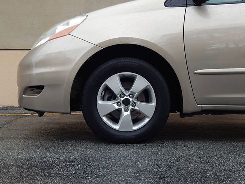 Used 2007 Toyota Sienna LE image 14