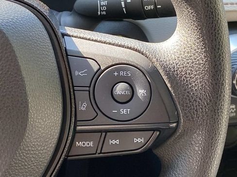 Used 2021 Toyota RAV4 XLE AWD/4WD image 19