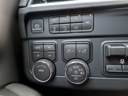 New 2026 Chevrolet Suburban Premier AWD/4WD image 26