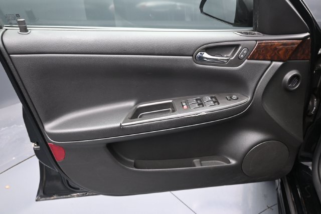 Used 2014 Chevrolet Impala LT w/ LT Sunroof Package FWD image 15