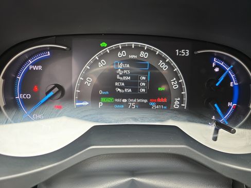 Used 2025 Toyota RAV4 XSE AWD/4WD image 18