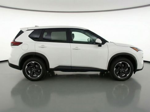 Used 2025 Nissan Rogue SV image 11