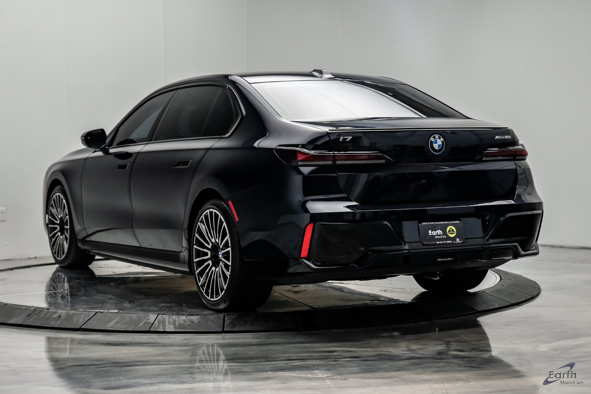 Used 2025 BMW i7 xDrive60 AWD/4WD image 11