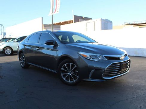 Used 2017 Toyota Avalon XLE Premium w/ Preferred Accessory Package FWD image 7