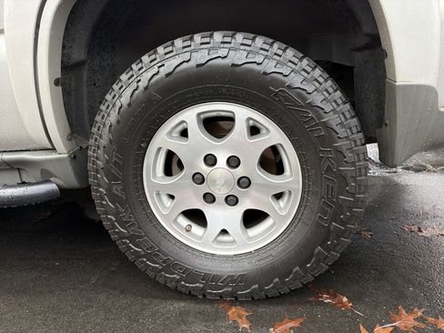 Used 2005 Chevrolet Tahoe Z71 w/ Preferred Equipment Group image 16