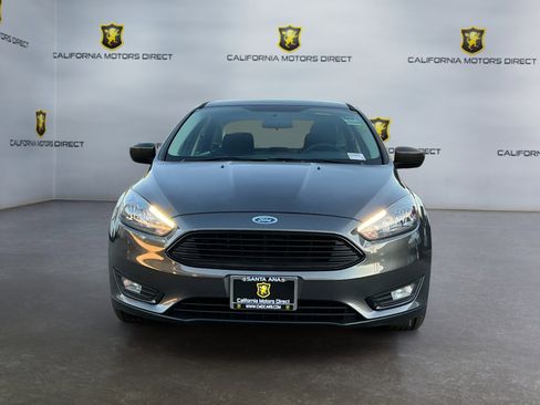 Used 2018 Ford Focus SE w/ SE Appearance Package image 2