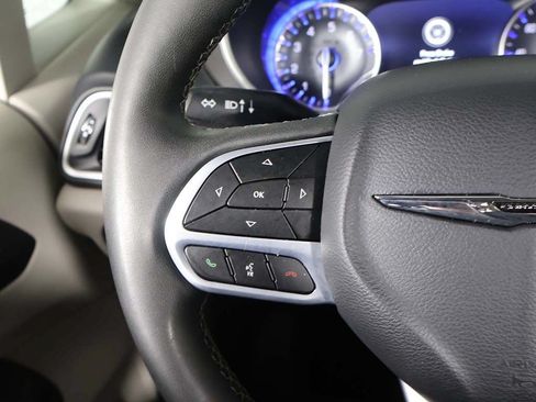 Used 2023 Chrysler Pacifica Touring-L FWD image 40