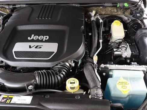 Used 2016 Jeep Wrangler Rubicon w/ Power Convenience Group AWD/4WD image 36