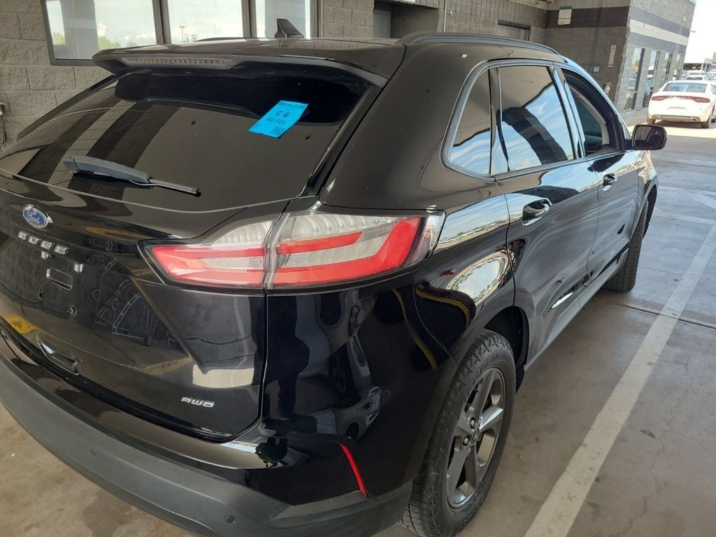 Used 2023 Ford Edge SEL w/ Sport Appearance Package AWD/4WD image 3