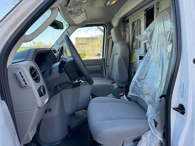 New 2024 Ford E-450 and Econoline 450 Super Duty w/ Power Windows & Locks Group RWD image 12