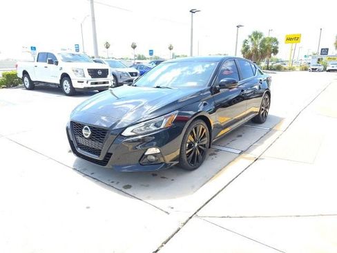 Used 2022 Nissan Altima 2.5 SR w/ Midnight Edition Package FWD image 8