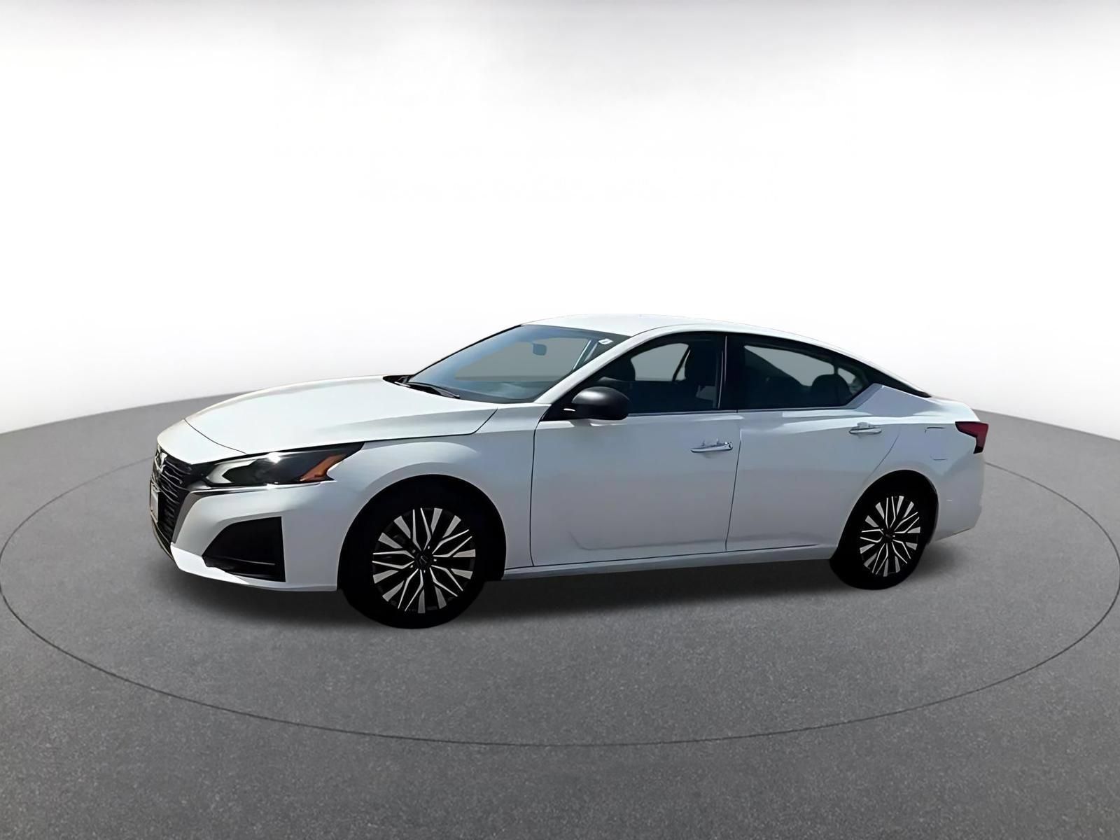 Used 2025 Nissan Altima 2.5 SV FWD image 7