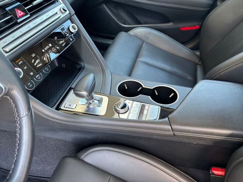 Used 2025 Genesis G70 2.5T AWD/4WD image 43