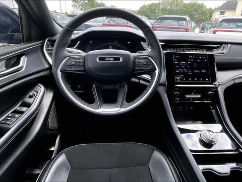 Used 2023 Jeep Grand Cherokee L Laredo RWD image 6