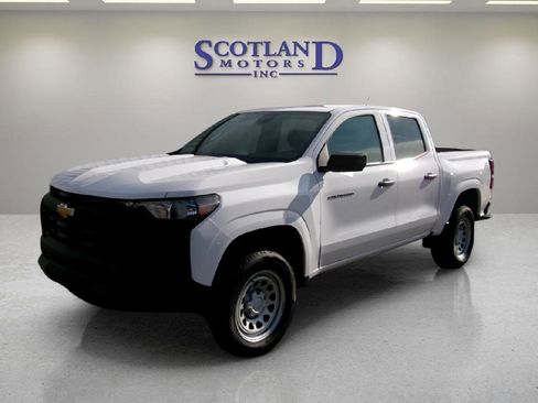 Used 2024 Chevrolet Colorado W/T RWD image 2