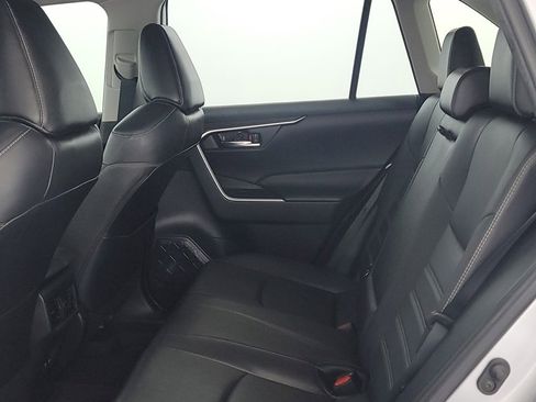 Used 2021 Toyota RAV4 XLE Premium image 15