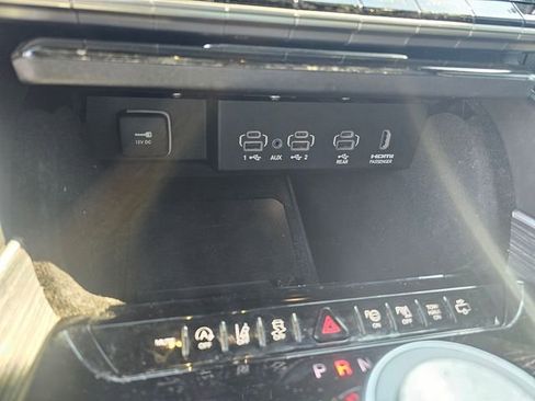 Used 2022 Jeep Wagoneer Series III w/ Premium Group I AWD/4WD image 22