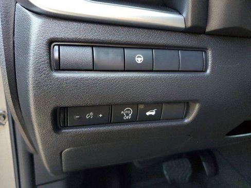 Used 2025 Nissan Rogue SV FWD image 16