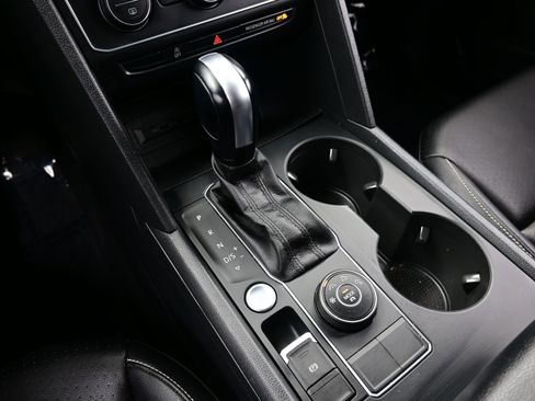 Used 2020 Volkswagen Atlas Cross Sport SE image 22