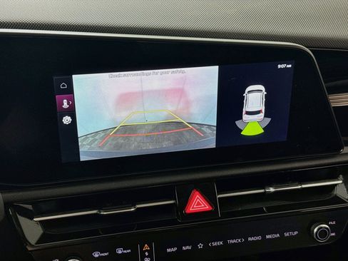 Used 2023 Kia Niro Wind w/ Wind Preserve Package FWD image 3