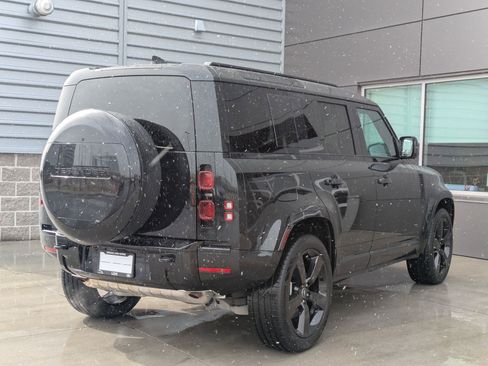 Certified 2025 Land Rover Defender 110 X-Dynamic SE image 7