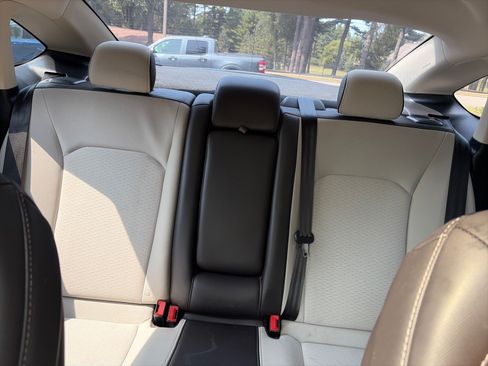 Used 2019 Ford Fusion SE w/ Equipment Group 151A FWD image 16