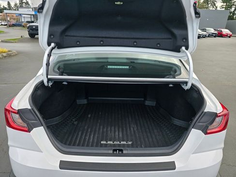 Used 2025 Toyota Camry SE w/ Convenience Package image 5