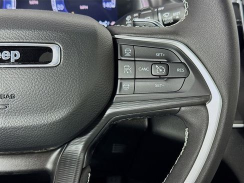 New 2025 Jeep Grand Cherokee Laredo X w/ Luxury Tech Group I image 32