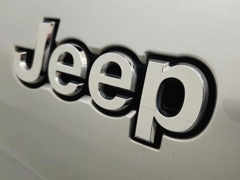 Used 2022 Jeep Grand Cherokee L Limited AWD/4WD image 34