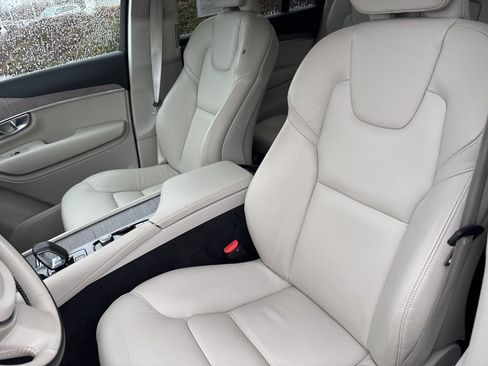 Certified 2023 Volvo XC90 B5 Plus w/ Protection Package Premier image 18