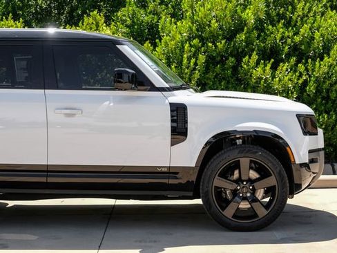 New 2026 Land Rover Defender 110 V8 AWD/4WD image 13