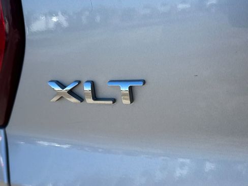 Used 2018 Ford Explorer XLT image 6