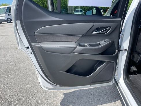 Used 2023 Chevrolet Traverse High Country FWD image 16
