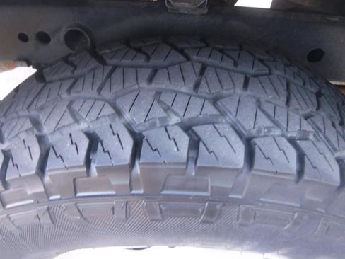 Used 2009 Nissan Frontier SE w/ SE Value Truck Pkg image 22