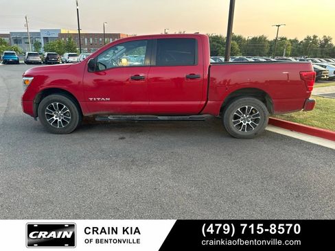Used 2022 Nissan Titan SV AWD/4WD image 6