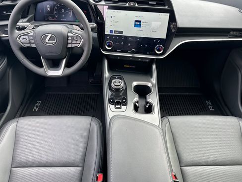 Used 2025 Lexus RZ 300e image 10