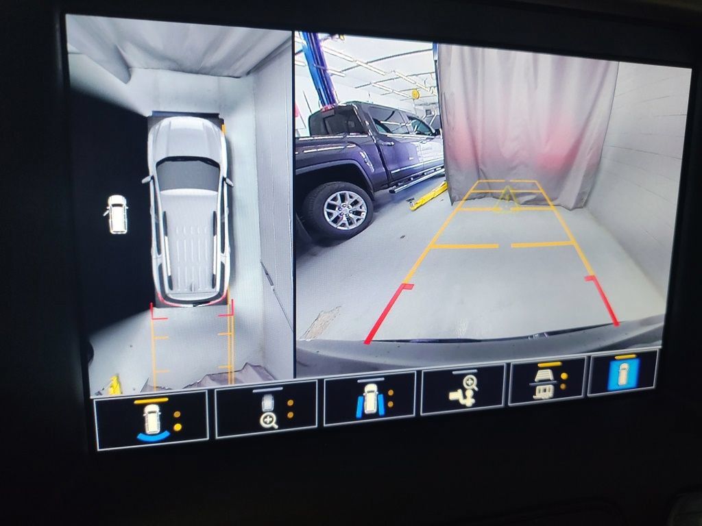 Used 2023 GMC Acadia Denali w/ Denali Technology Package FWD image 31