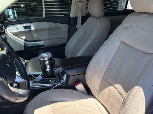Used 2022 Ford Explorer Limited w/ Equipment Group 301A AWD/4WD image 18