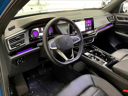 Used 2025 Volkswagen Atlas Cross Sport SEL image 17