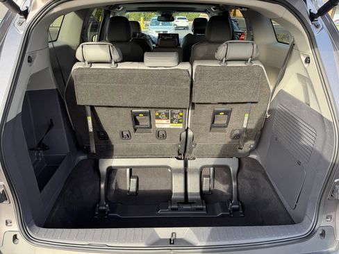 Used 2023 Toyota Sienna XLE image 31