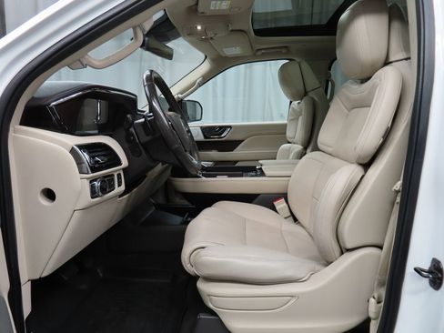 Used 2020 Lincoln Navigator Reserve w/ Luxury Package image 12