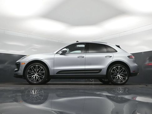 Used 2023 Porsche Macan AWD/4WD image 39