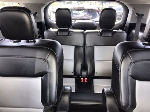 Used 2023 Ford Explorer XLT w/ Equipment Group 202A image 24